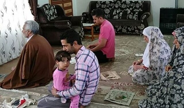 راهکار طلایی آیت‌الله وحید خراسانی برای جلوگیری از حواس‌پرتی در نماز